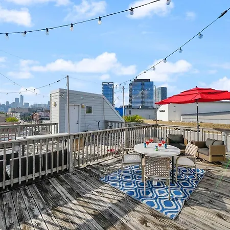 City-View Chicago 3-Br Rooftop