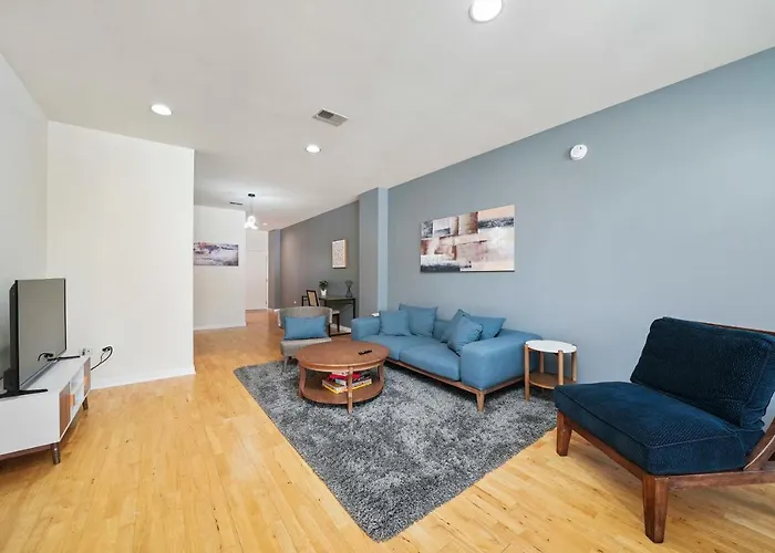 City-view 3-br Rooftop Apartment