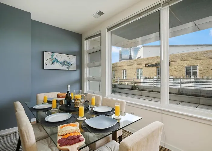 City-view 3-br Rooftop * Chicago
